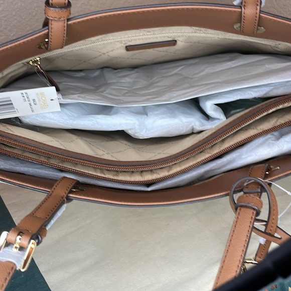 Michael Kors Med WALSH multifunction Tote Vanilla Lugg NWTs $300 MK - Picture 6 of 9